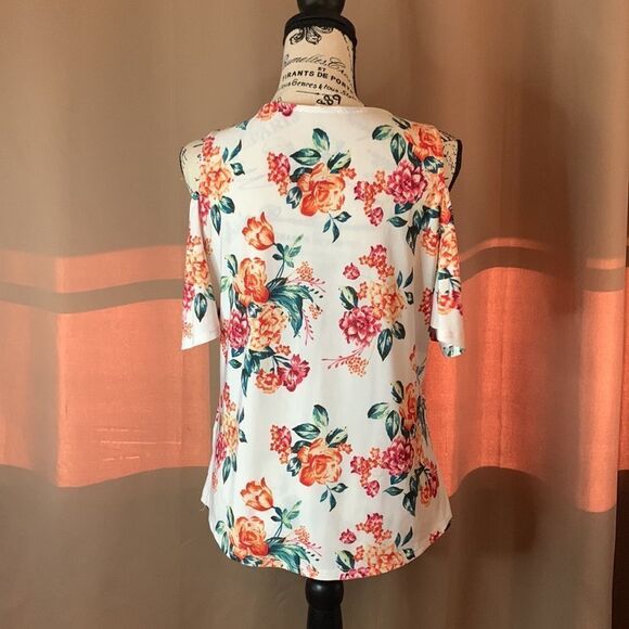 Pit to pit 19 1/2 in length 22 in. 9/1 - Picture 3 of 6